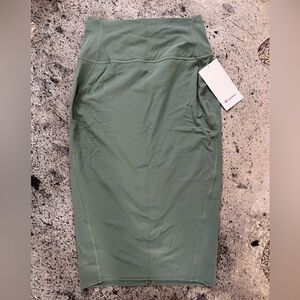 Lululemon Nulu Slim Fit HR Skirt